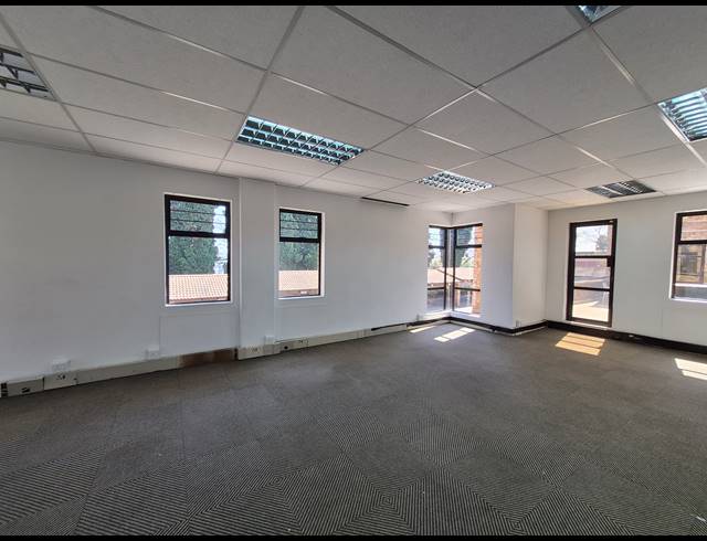 182M² OFFICE TO LET IN KRAMERVILLE